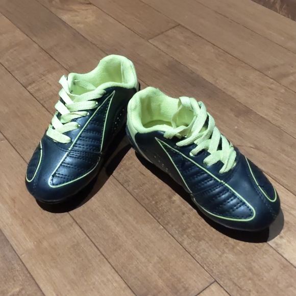 Cleats - Picture 3 of 5